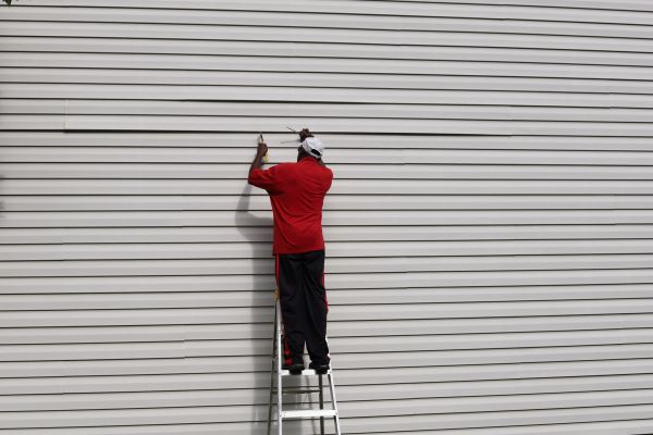 Loose Siding Repair in Crestview
