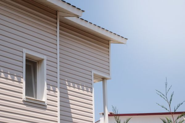 Cost of Vinyl Siding Hole Repair in Crestview